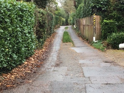 Photograph of Sign at SW end of Aldenham 57, The Pathway