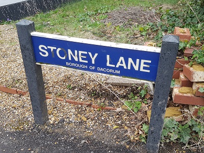 Photo of sign at northern end of Chipperfield 11