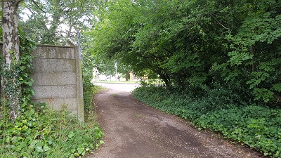 View East on spur to Hill End Lane