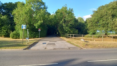 Photograph of Enfield 7 bridleway looking north