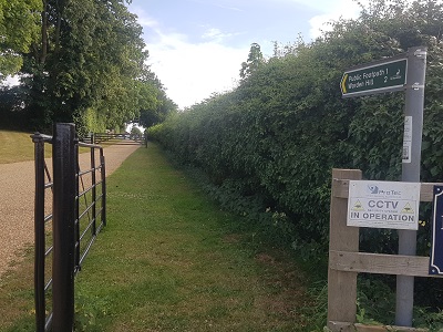 Hexton 1 sign at northern end