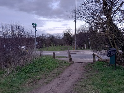 Photograph of Theed Way path Luton