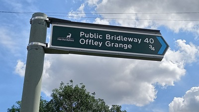 Offley 40 sign at E end