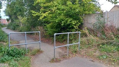 Photograph of the route from Chells Lane to Knights Templar Green