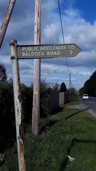 Bassingbourn 16 sign at start